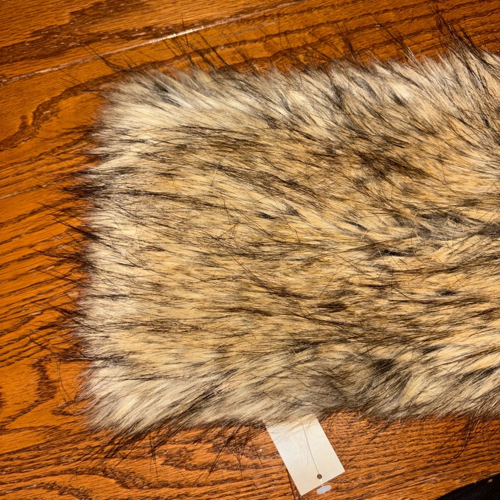 Chico’s Faux Fur Ascot Scarf Oblong Neutral NWT - Picture 7 of 7